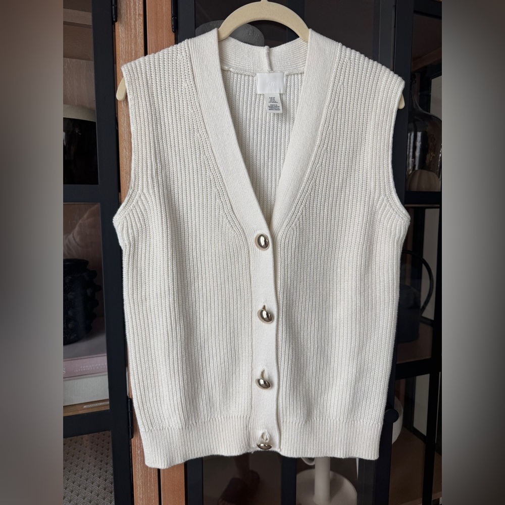 H&M sweater vest ribbed knit cream metal buttons gold sleeveless top - Picture 2 of 6